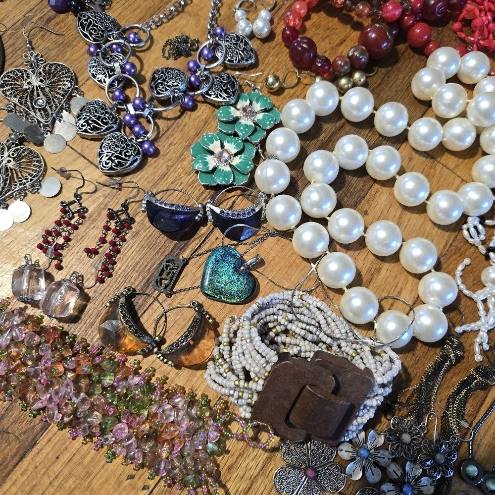 Vintage To Now Jewelry Lot Costume Estate Find Needs Cleaned. Mixed - Picture 7 of 13